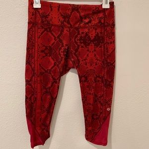 Lululemon Vent It Out Crop Red Snake size 4